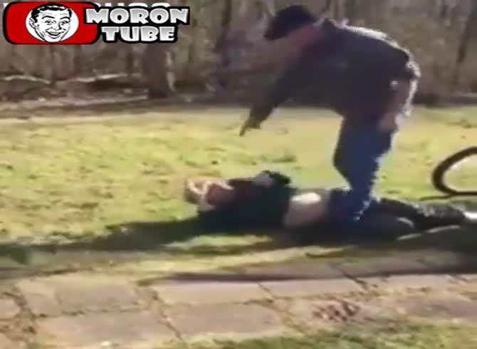 Video :When a neighbor engages in sexual offenses, a parent takes matters into his own hands